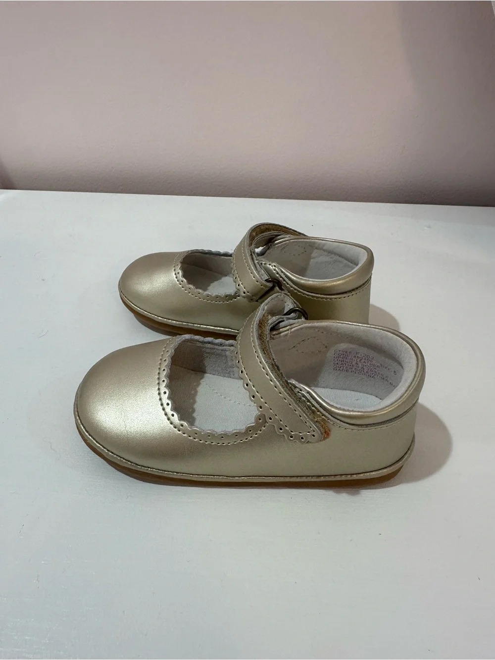 Angel L’amour gold Mary Jane shoes size 5 excellent condition